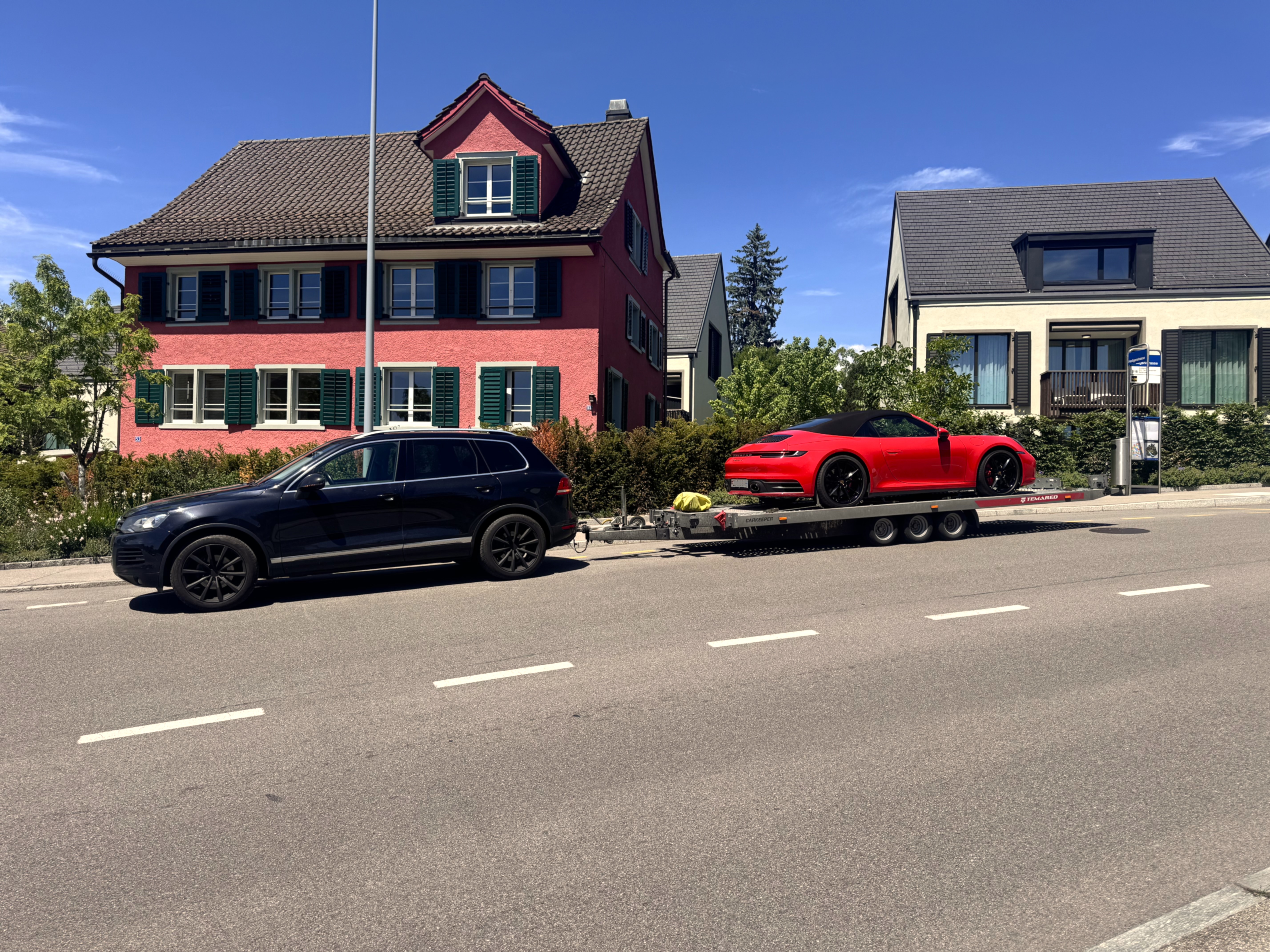 Sicherer Sportwagen-Transport von Zürich ins Tessin